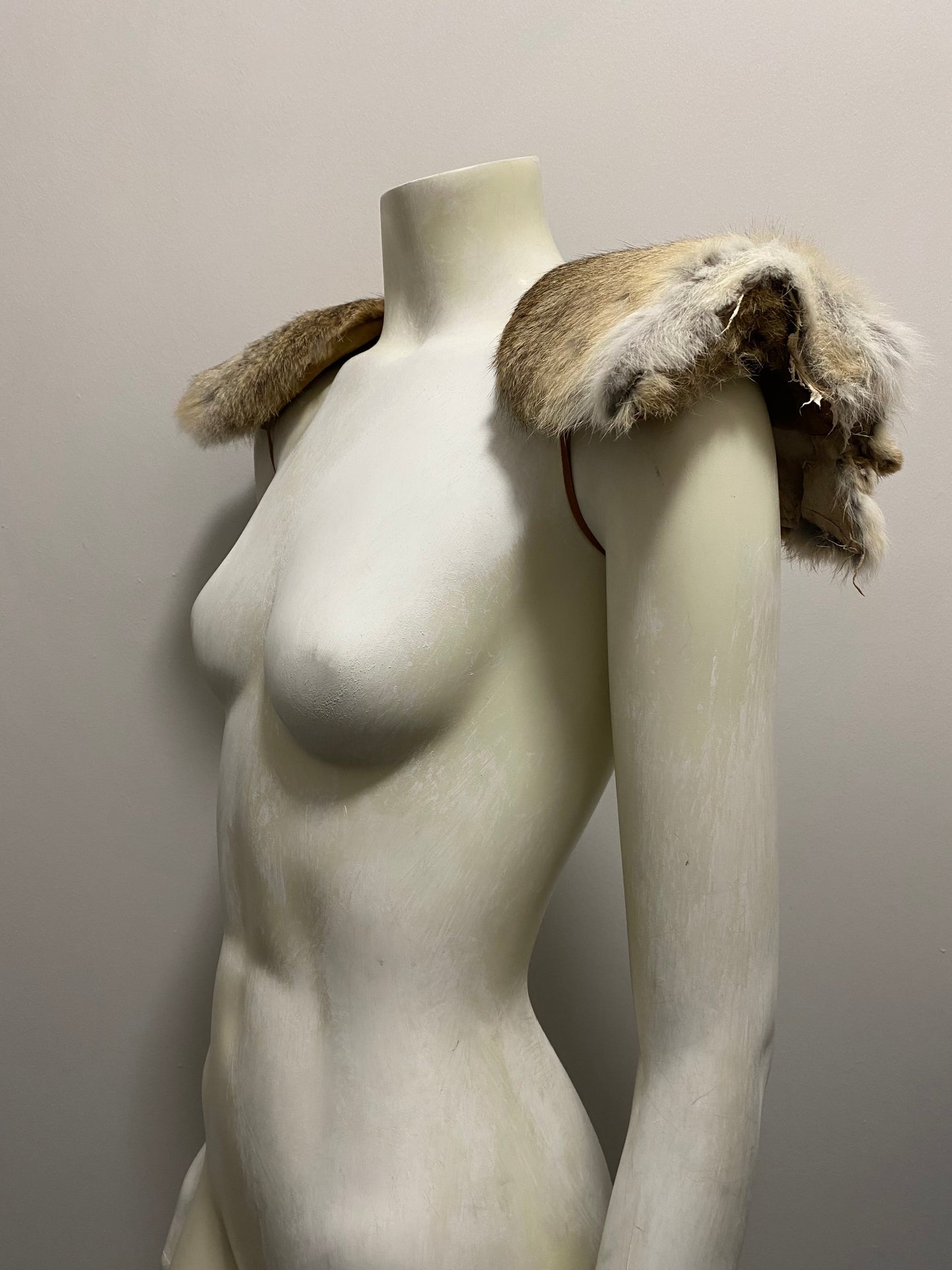 FUR SHOULDER PADS