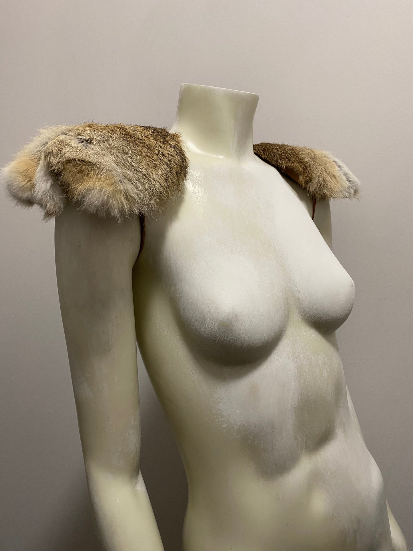 FUR SHOULDER PADS