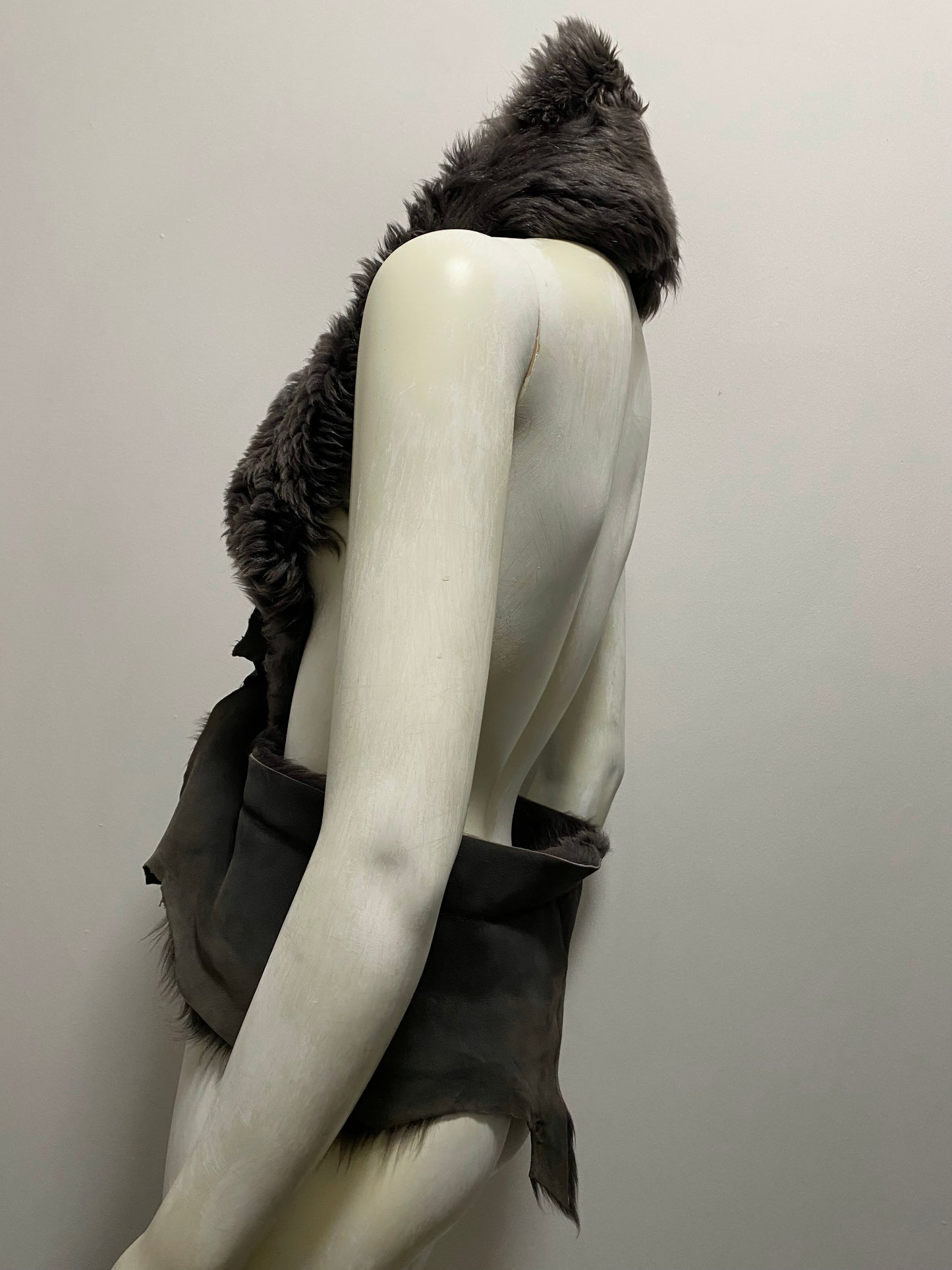 GREY SHEEPSKIN TUBE SCARF