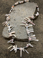 SHELL AND METAL NECKLACE