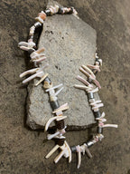 SHELL AND METAL NECKLACE