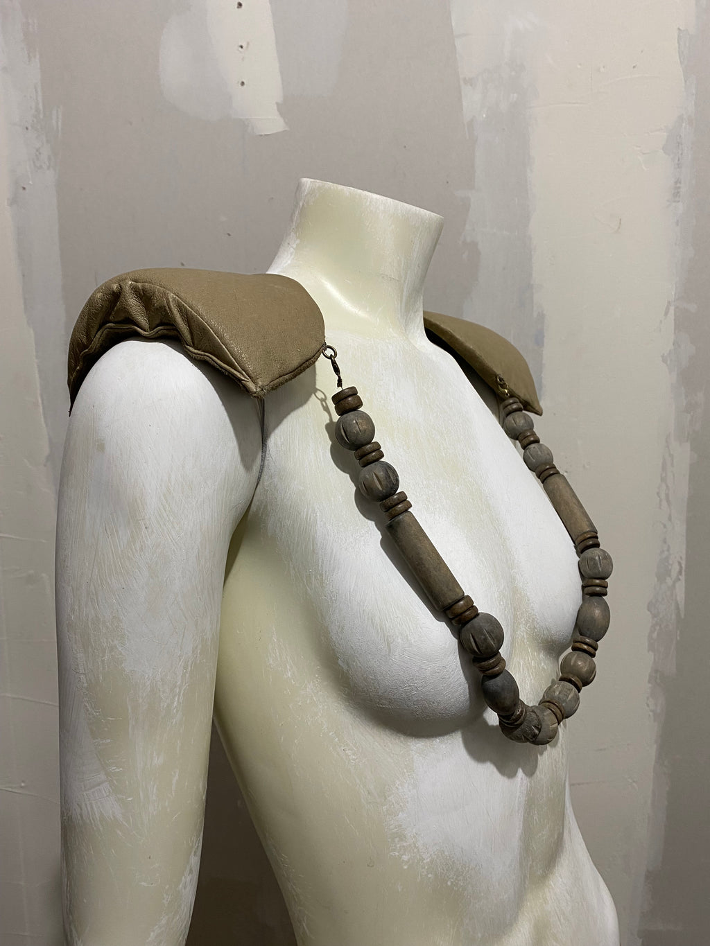 LEATHER SHOULDER PADS