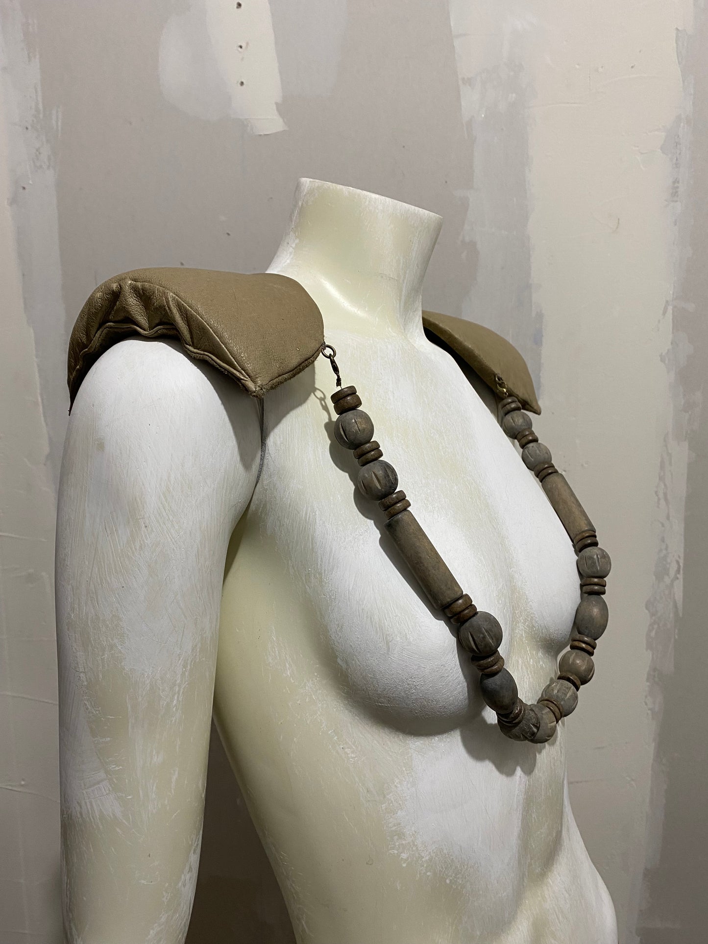 LEATHER SHOULDER PADS