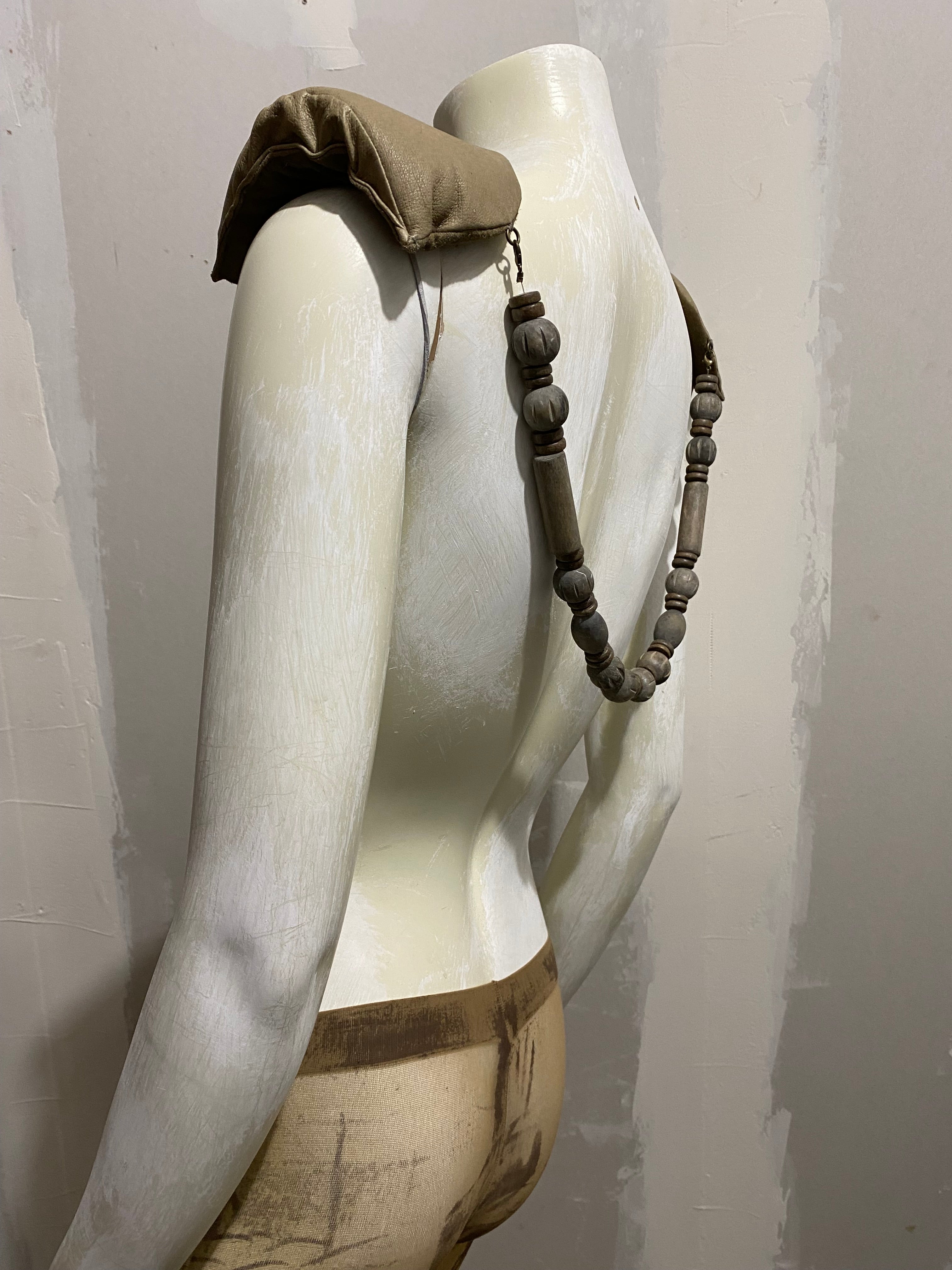 LEATHER SHOULDER PADS