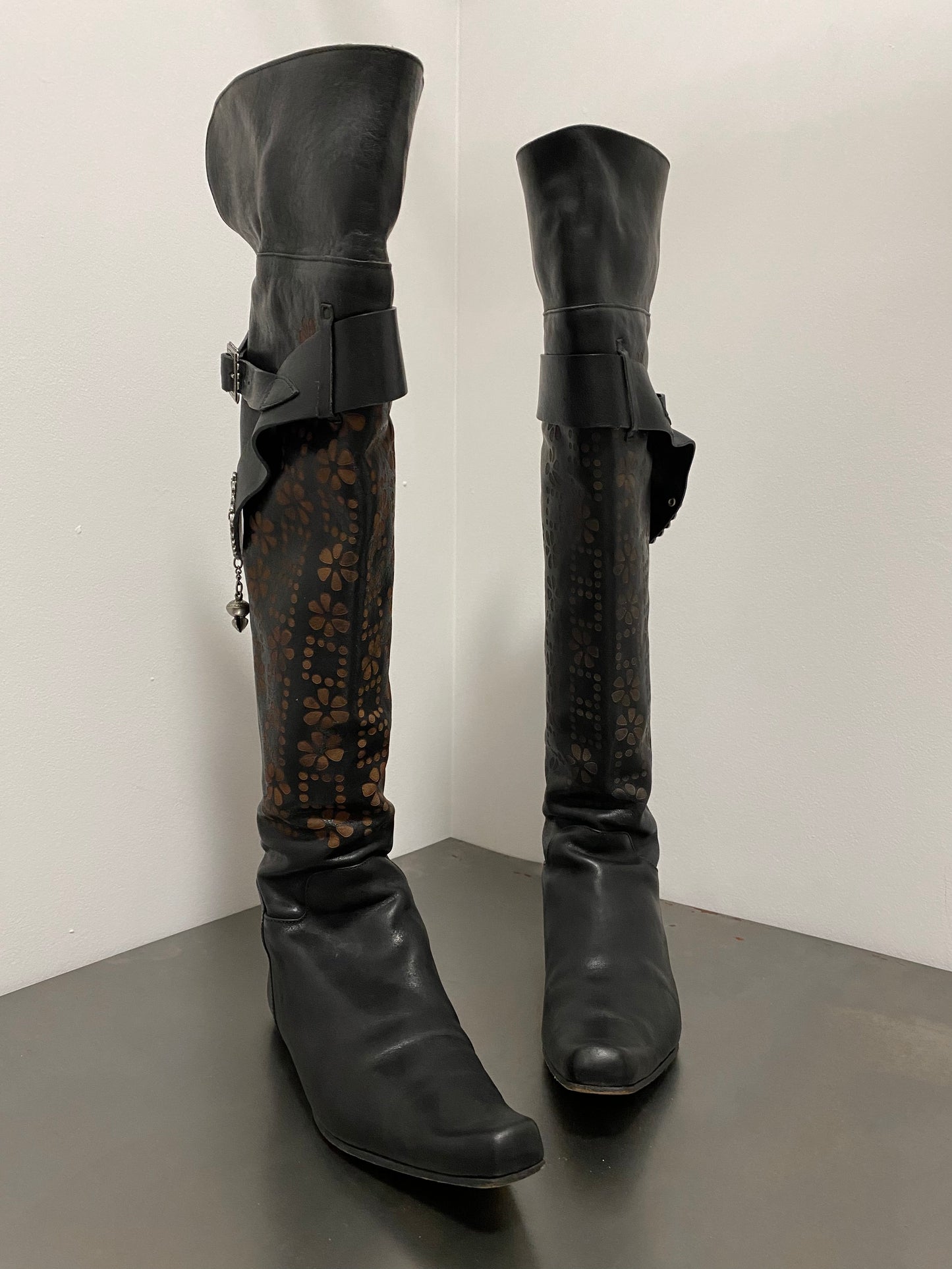 MARITHÉ + FRANÇOIS GIRBAUD BELTED LEATHER BOOTS