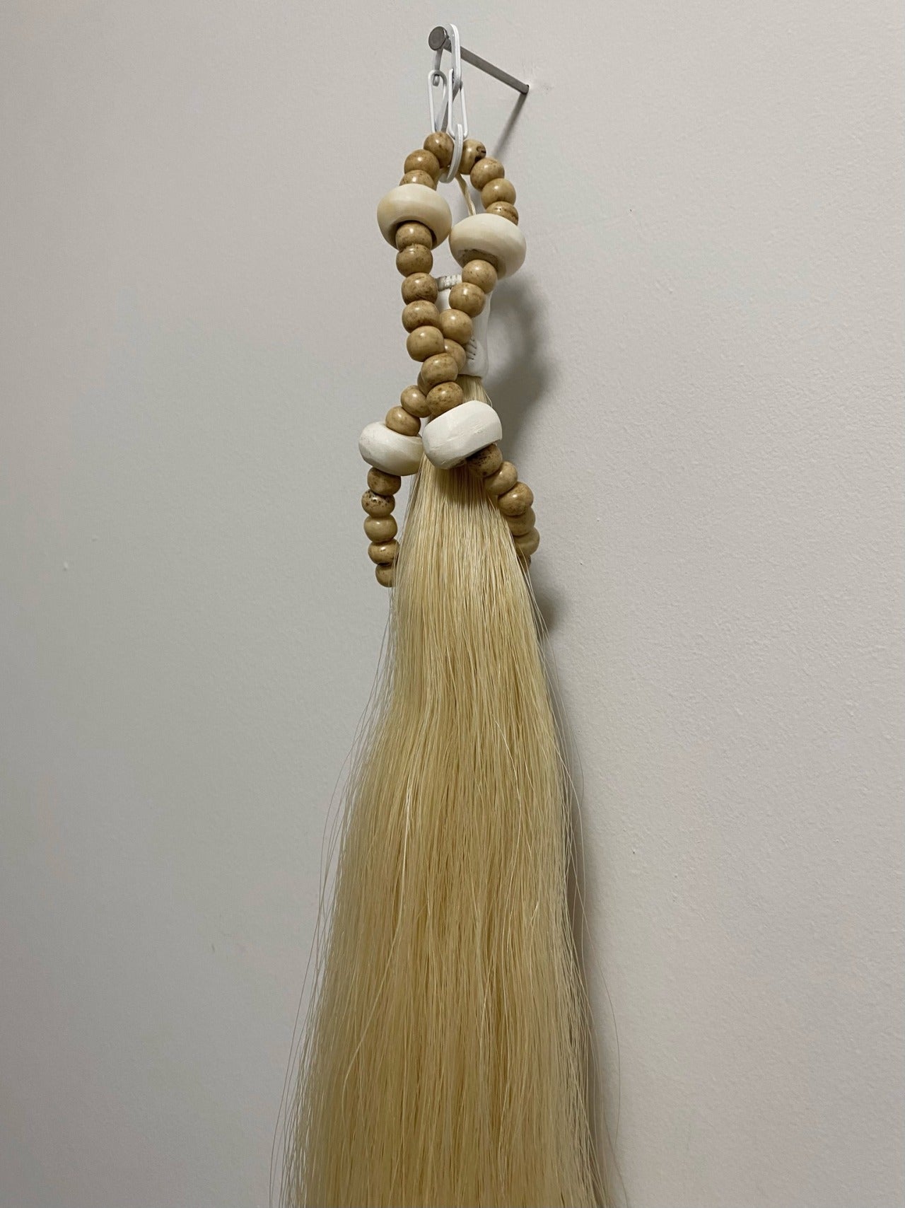 BLOND HORSE TAIL ADORNMENT