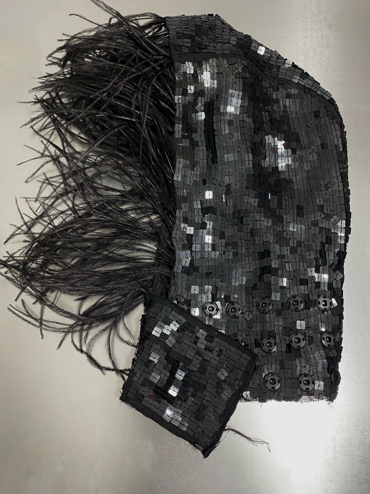 SILK SEQUIN OSTRITCH FEATHER HOOD