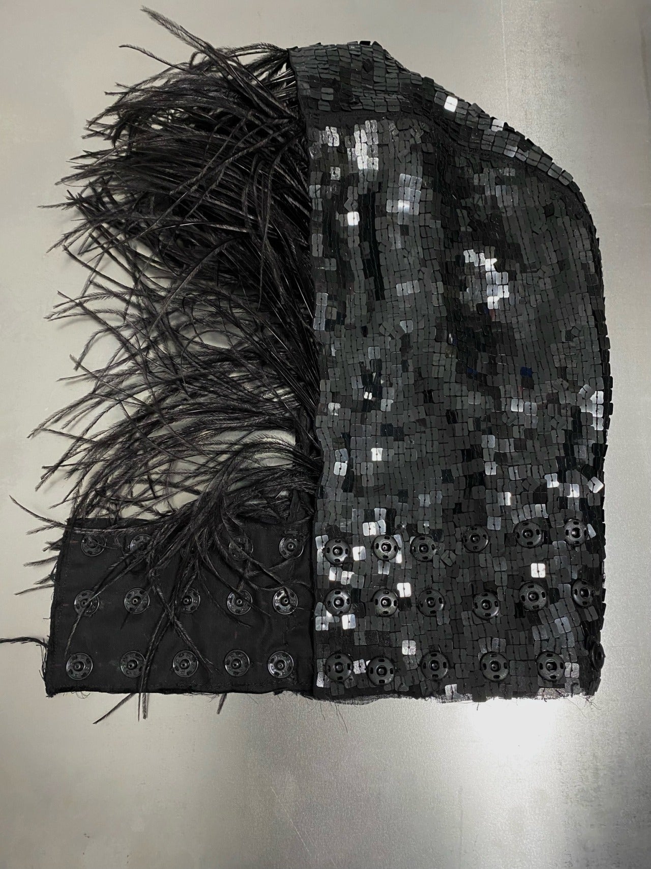 SILK SEQUIN OSTRITCH FEATHER HOOD