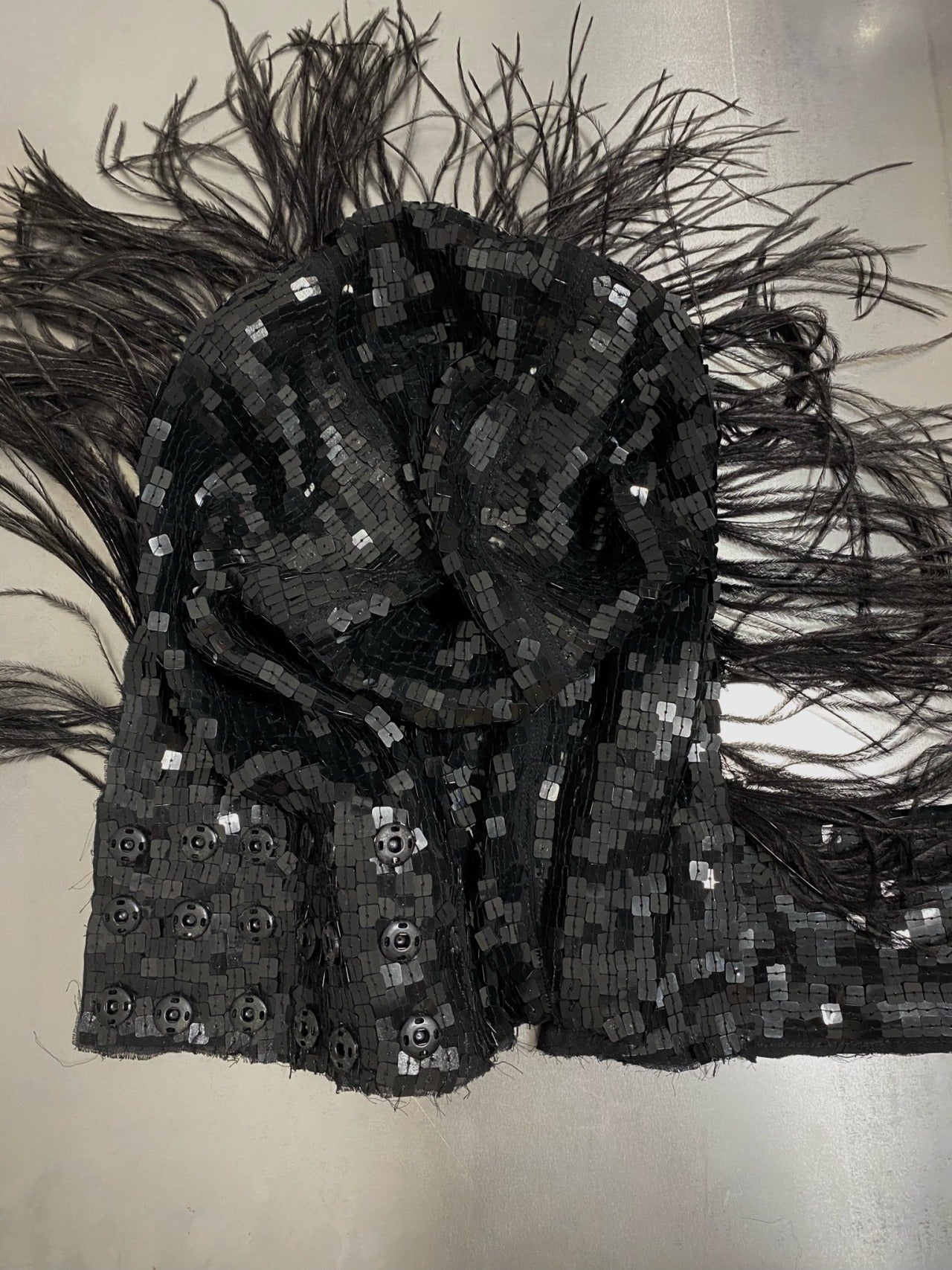 SILK SEQUIN OSTRITCH FEATHER HOOD