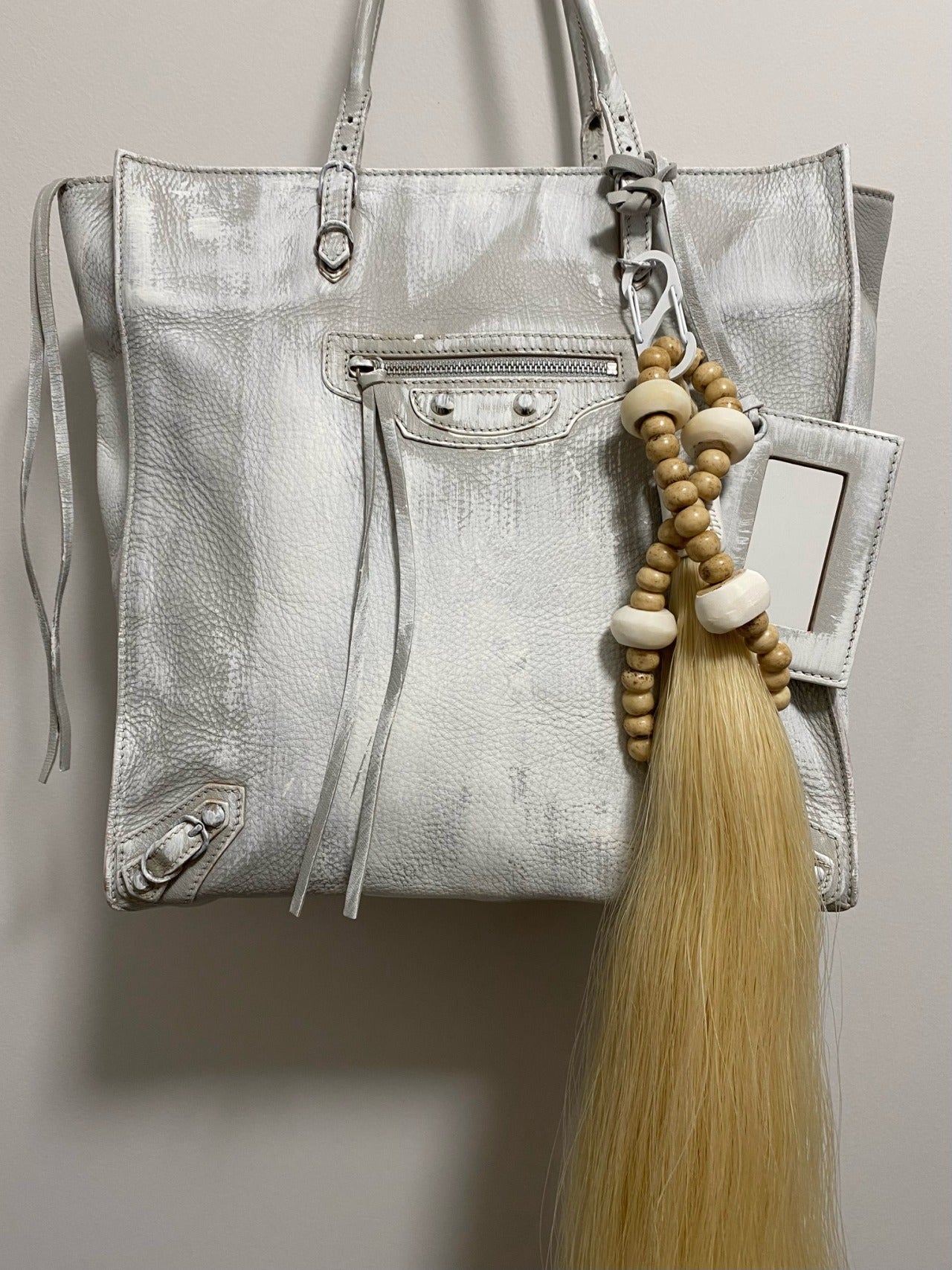 BLOND HORSE TAIL ADORNMENT